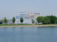 833987 Gezicht op de chemische fabriek van BASF aan de westzijde van de Strijkviertelplas te De Meern (gemeente ...
